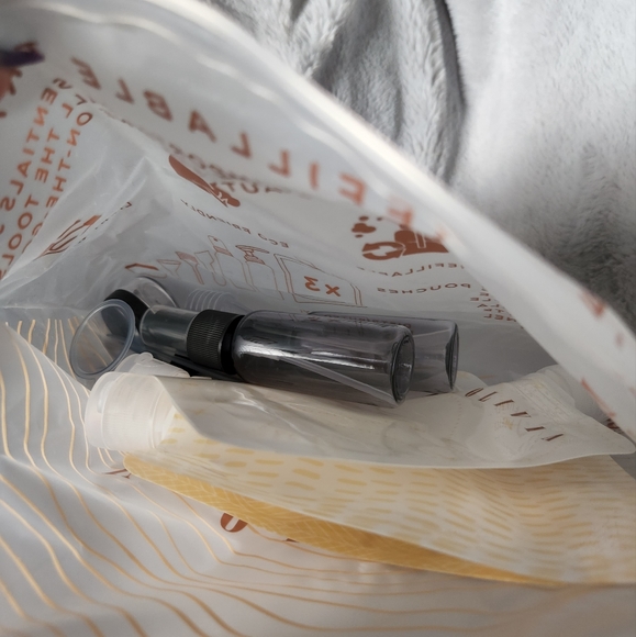 Ivy Olivia | 9-Piece Travel Kit - Picture 2 of 4